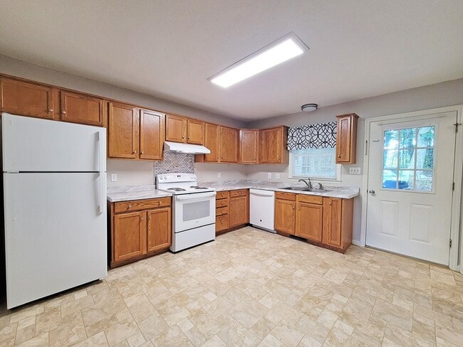 Building Photo - 8600 Reedy Creek Rd