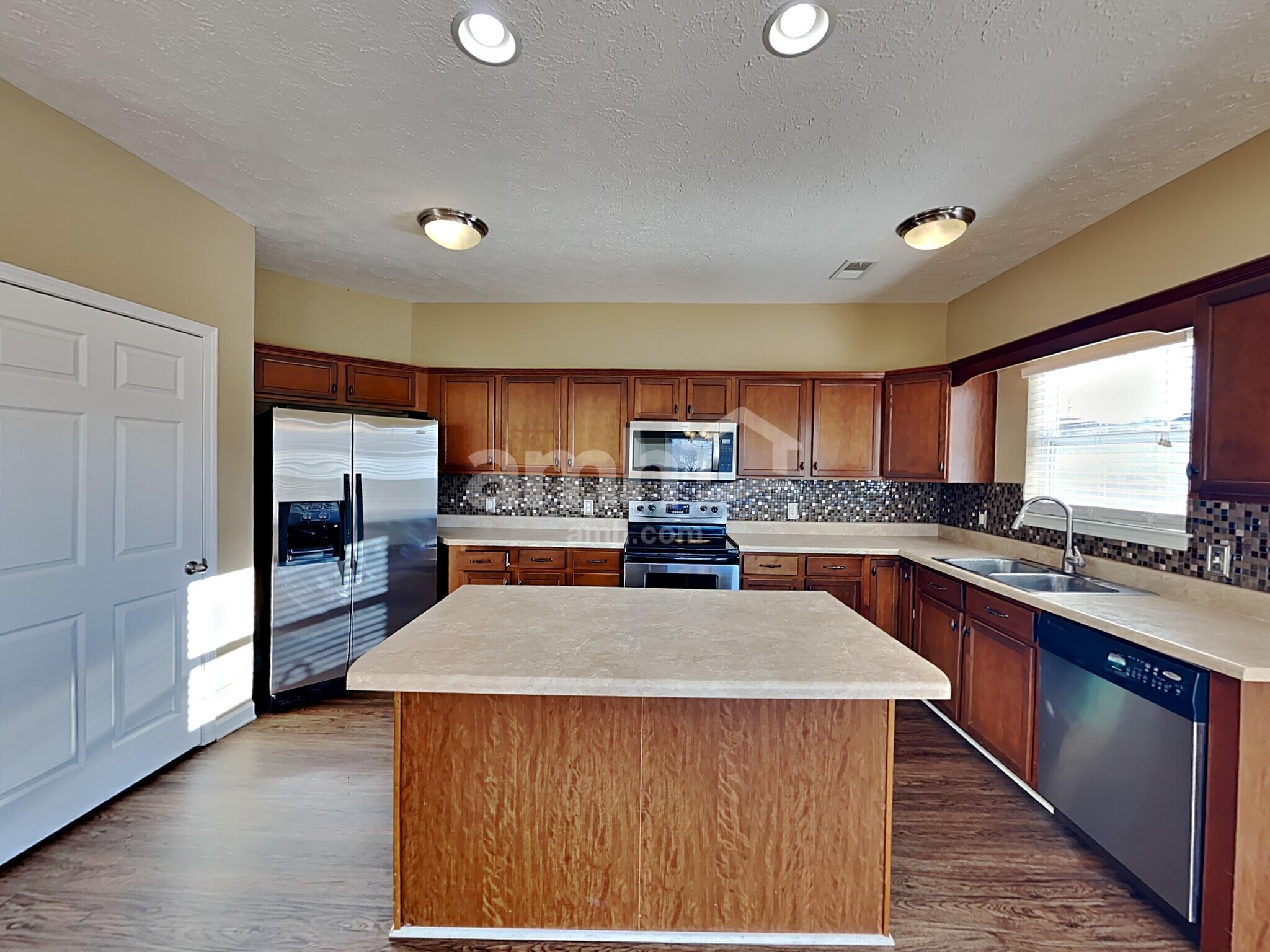 Building Photo - 533 Callie Ave