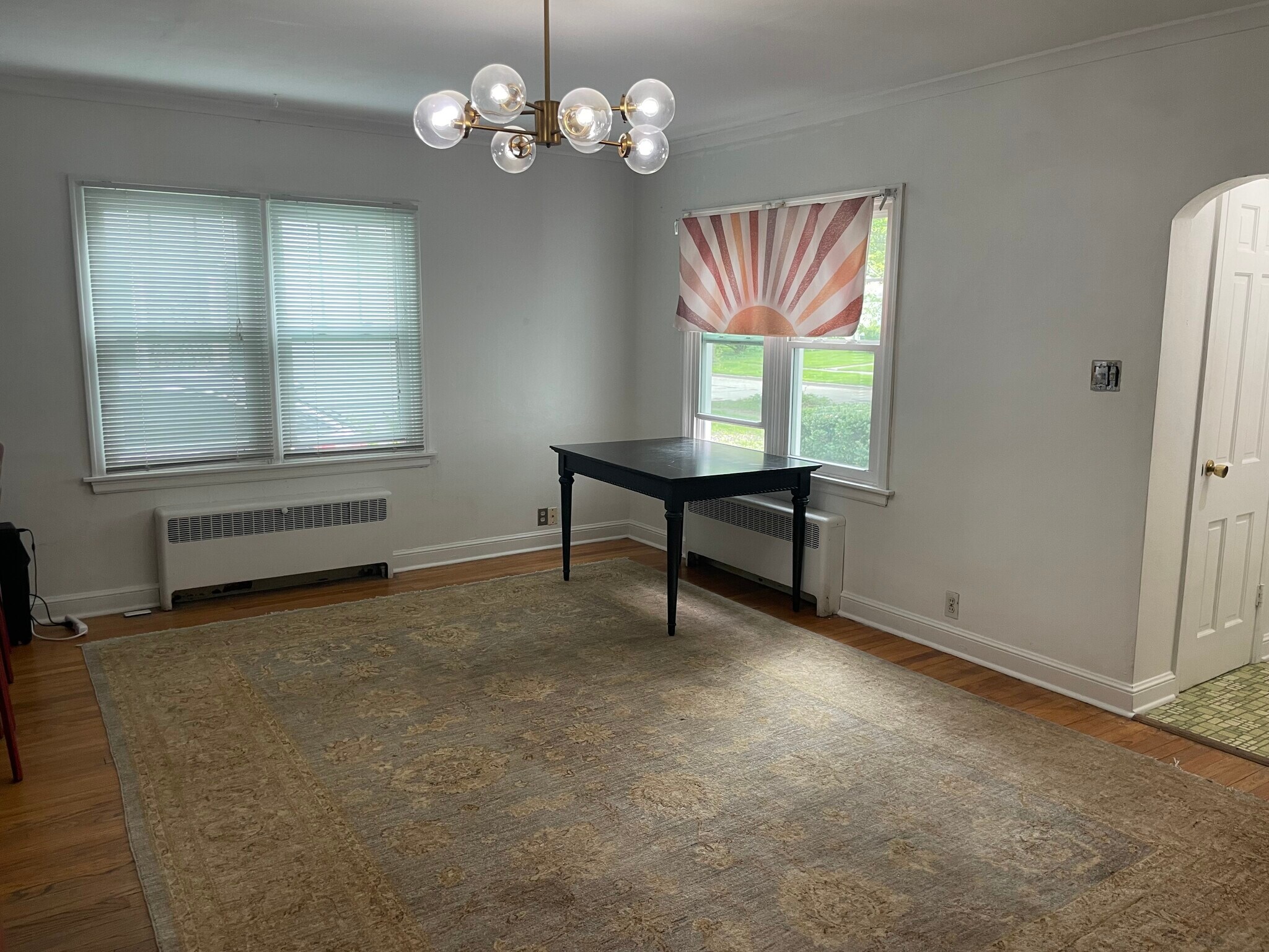 Large living room - 710 S Maple St