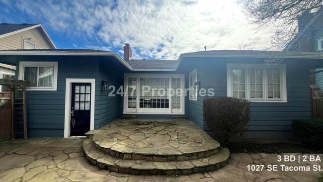 Building Photo - Light-Filled 3 BD | 2 BA Home in the Heart of Sellwood!