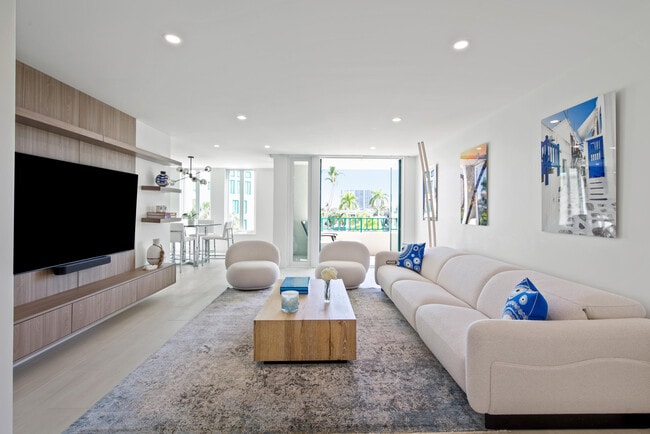 Building Photo - 100 SE 5th Ave