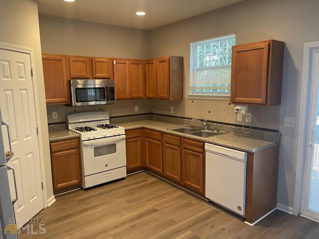 Building Photo - 4014 Carisbrook Dr