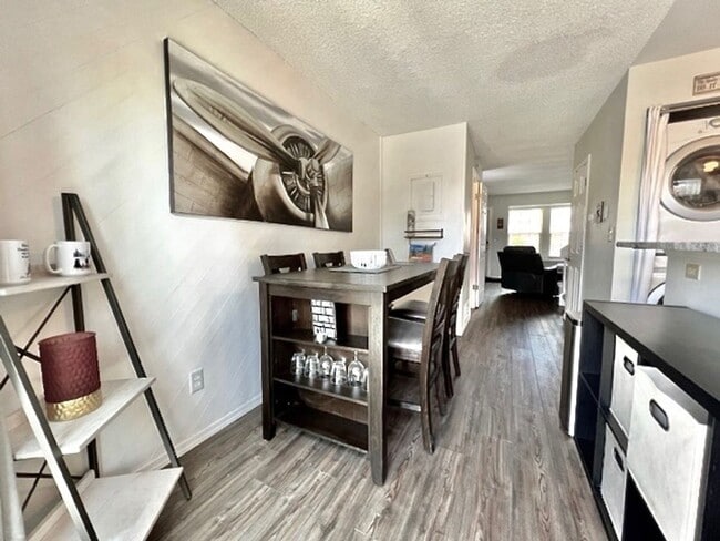 Building Photo - FURNISHED Two Bedroom Two Bath Condo on th...
