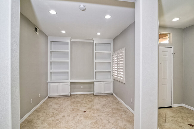 Spacious Office/5th Bedroom - 504 Tiburon St