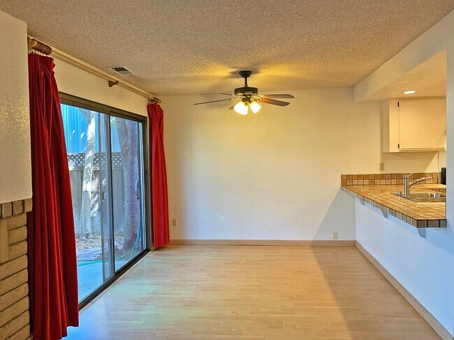 Building Photo - Great 2 Bedroom Home in Central Santa Clara!
