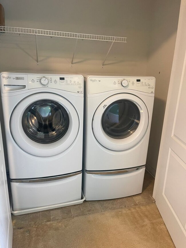 Building Photo - 3 bedroom 2 1/2 bath Townhouse in Bayberry