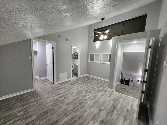 Building Photo - 12900 Walden Rd