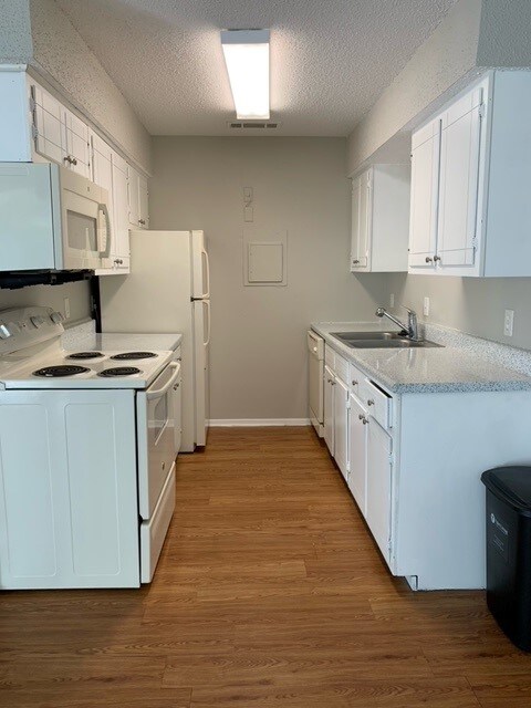 Building Photo - 800 W Cartwright Rd