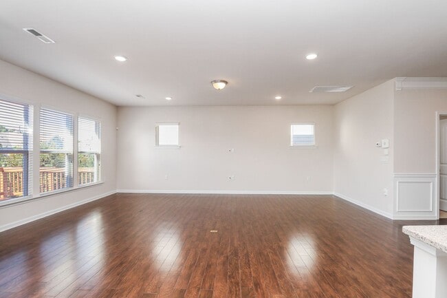 Building Photo - Stunning 4BD, 3BA Cary Home in Prime Locat...