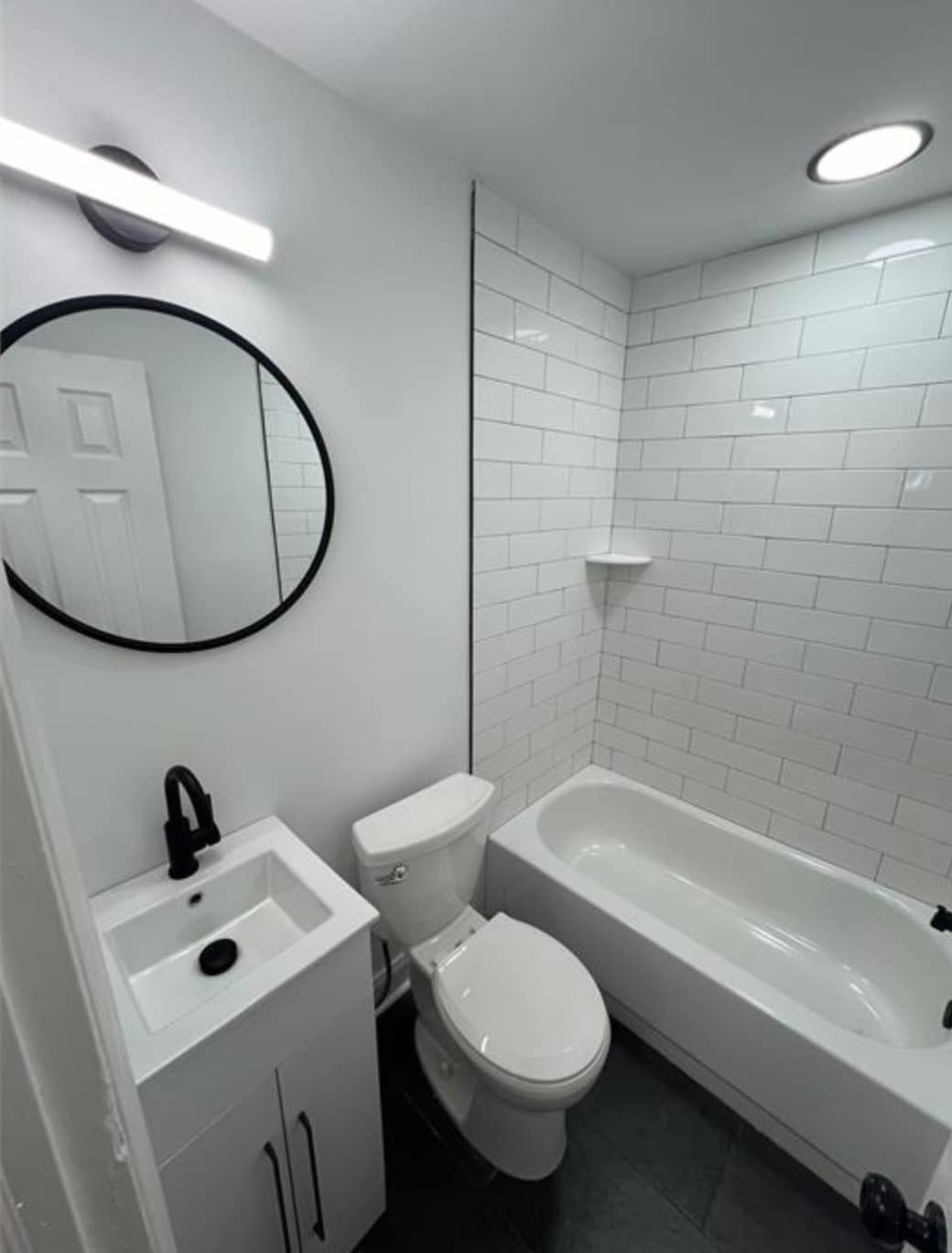 Building Photo - 2702 W 7th St