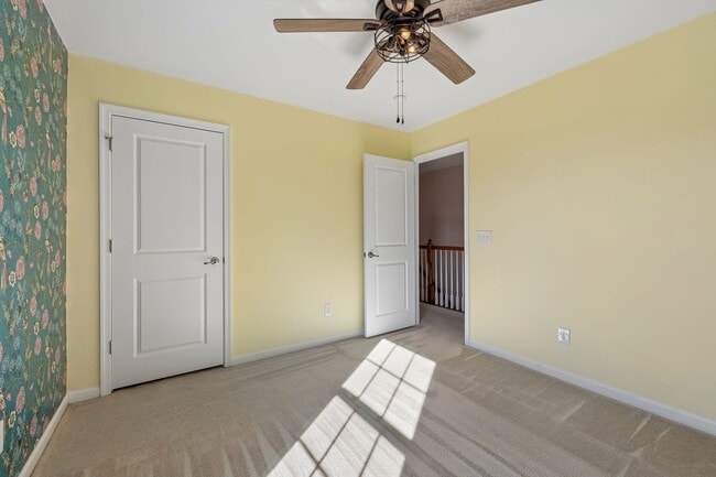 Building Photo - Charming and move-in ready 3-bedroom, 2.5-bath home