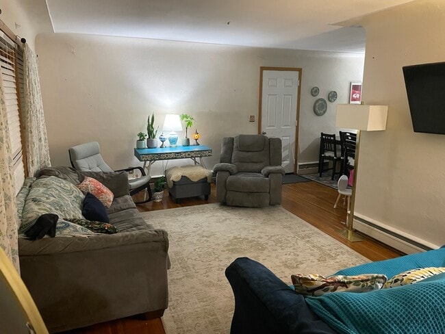 Building Photo - 1320 Main St