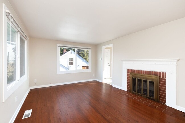Building Photo - Updated 3 Bedroom Northgate Home with Atta...