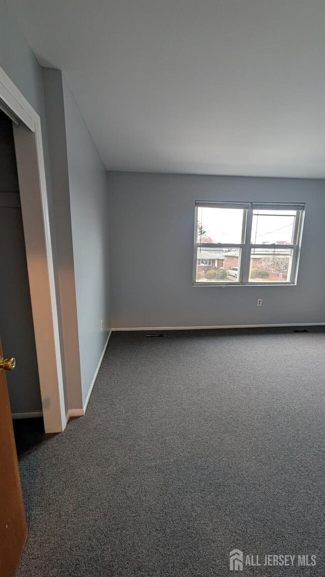 Building Photo - 72 Longfellow St