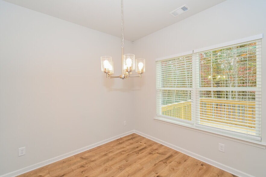 Building Photo - 1065 Shadow Glen Dr