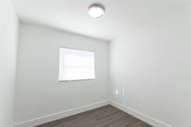 Building Photo - 2921 NW 25th St