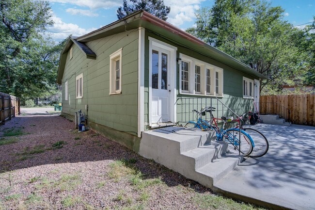 Building Photo - Turn of the Century Bungalow 1 bed, Downtown, 1 Block from CO College