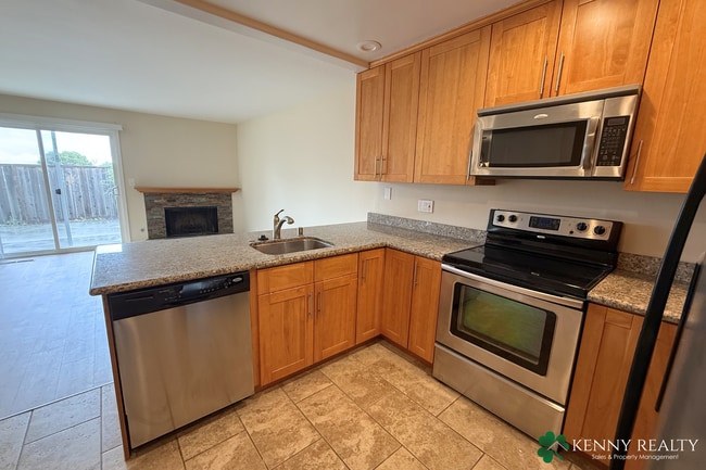 Building Photo - Remodeled 2BR/2.5BA Duplex with 2-Car Garage in San Mateo