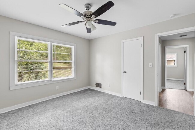 Building Photo - Cozy and Newly Renovated 3 Bedroom 1 Bath ...
