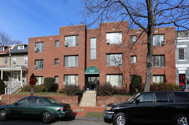 Building Photo - 1010 G St NE