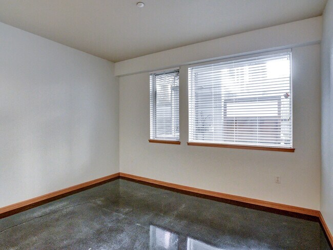 Building Photo - 1125 NW 9th Ave