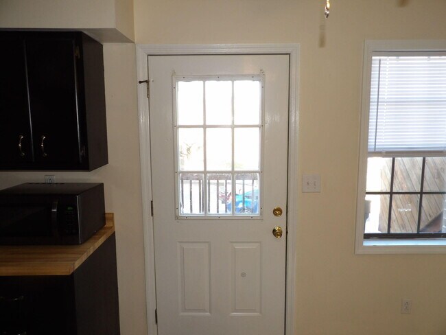 Building Photo - 65 Ashwood Ct