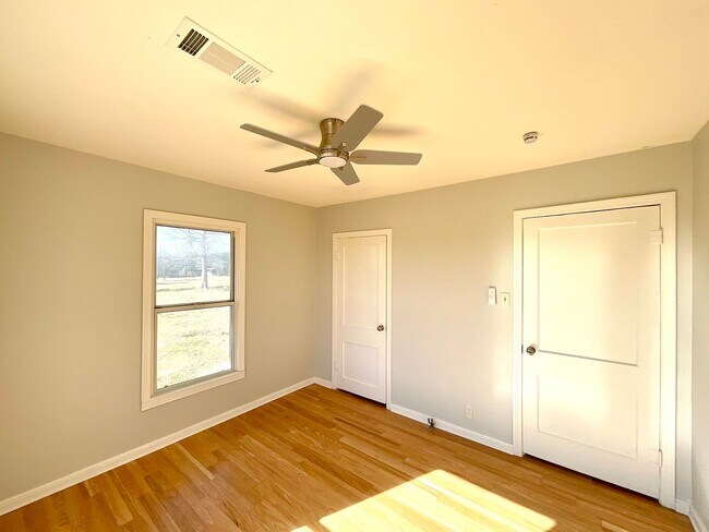 Building Photo - **APPLICATION RECEIVED**  Charming Home on 2 Acres Outside Burnet – Wood Floors, Bonus Room & Ani...