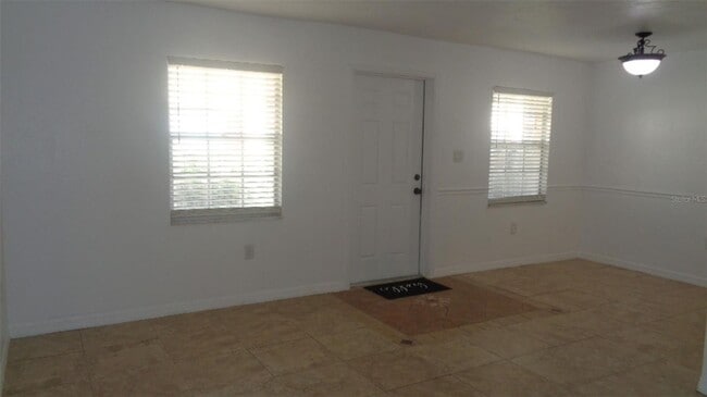 Building Photo - 2 Bedroom 2 Bath