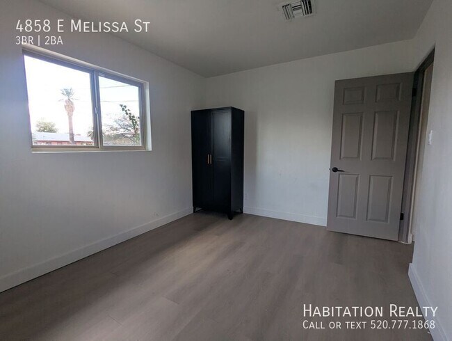 Building Photo - 4858 E Melissa St