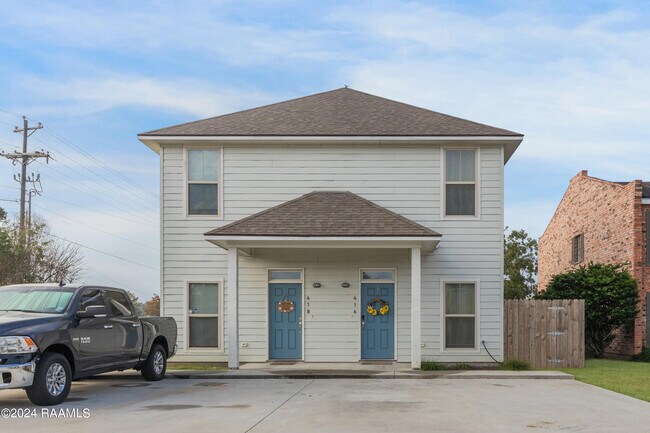 Building Photo - 416 Row 3