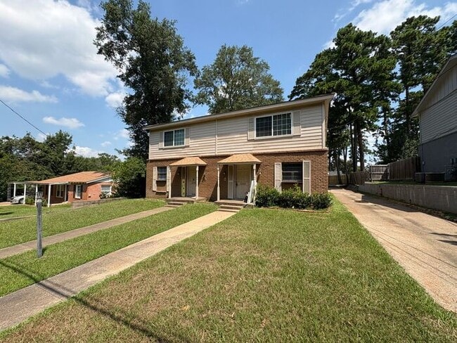 Primary Photo - Available Now! Beautiful 3 bedroom 2.5 bat...