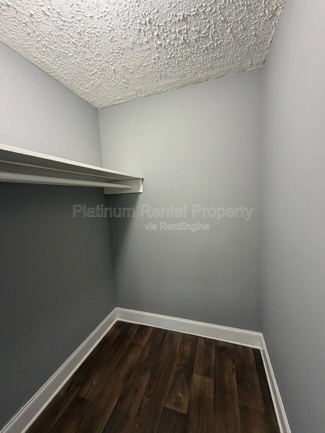 Building Photo - 1492 Waverly Way