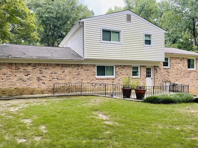 Building Photo - 2706 Eaton Pl
