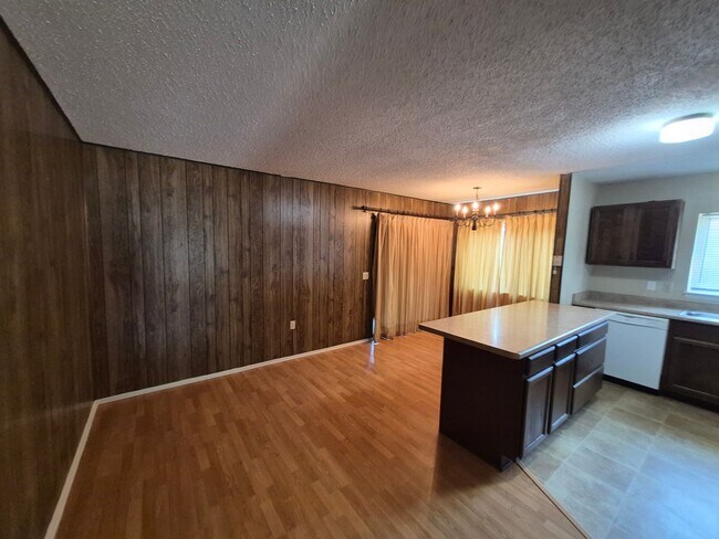 Building Photo - 120 Friendswood Path