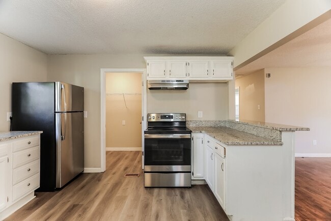 Building Photo - 432 6th Ave SW