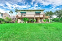 Building Photo - 325 Palm Dr