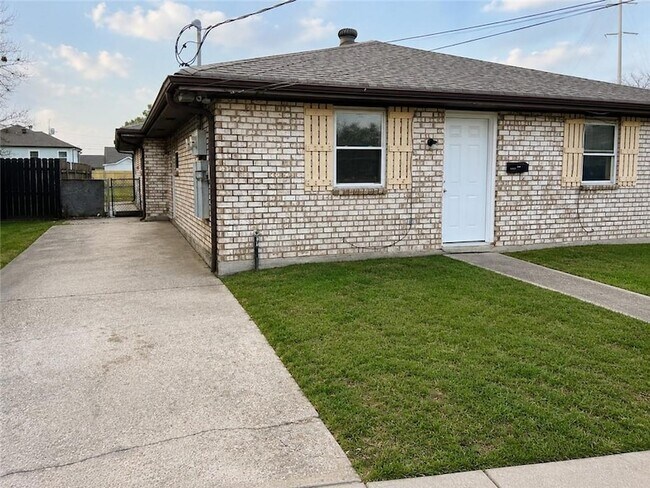Building Photo - 3508 Pakenham Dr