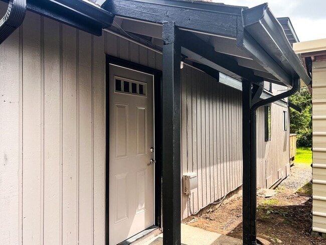 Building Photo - 3BD/2BA LARGE HOME IN LEBANON