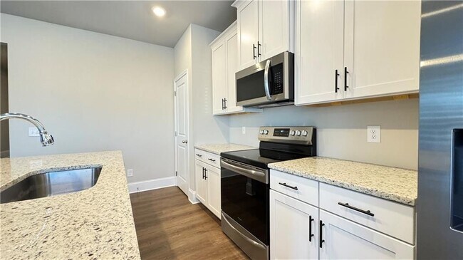Building Photo - 13040 Deerfield Pkwy