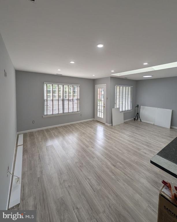 Building Photo - 810 Diamond Dr
