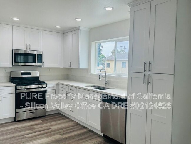 Building Photo - 545 California St