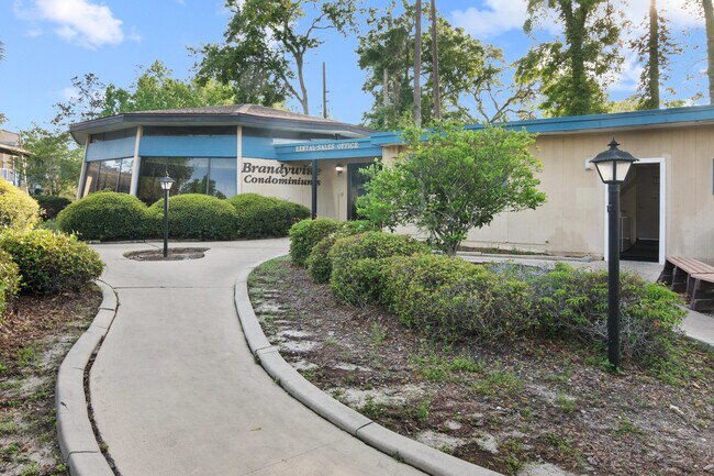 Building Photo - 2811 SW Archer Rd