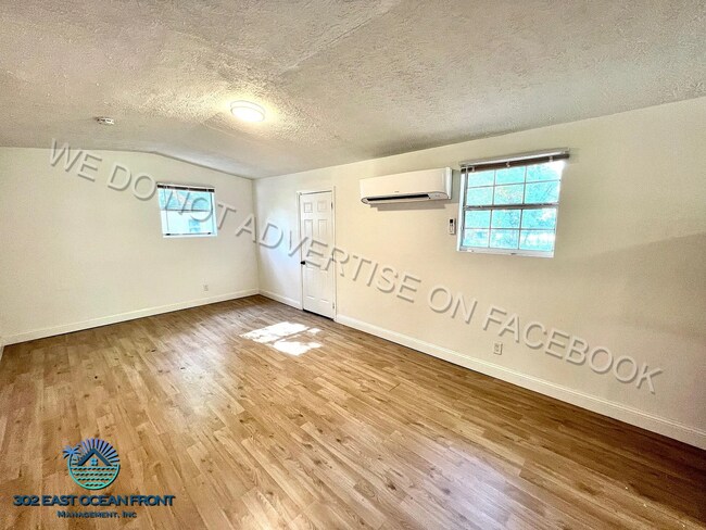 Building Photo - Amazing 4 bedroom / 1 bathroom home available!