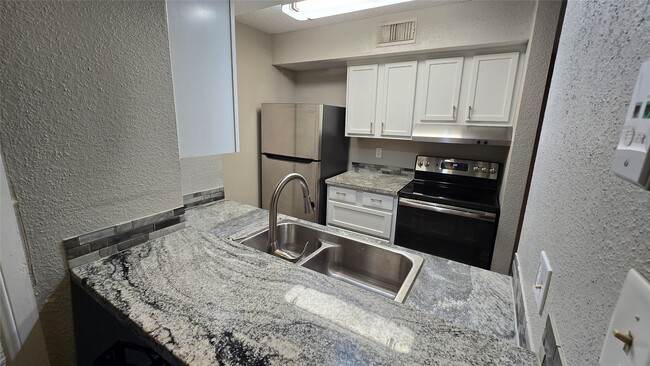 Building Photo - 250 El Dorado Blvd