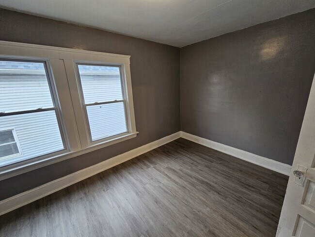 Building Photo - 3433 W 41st St