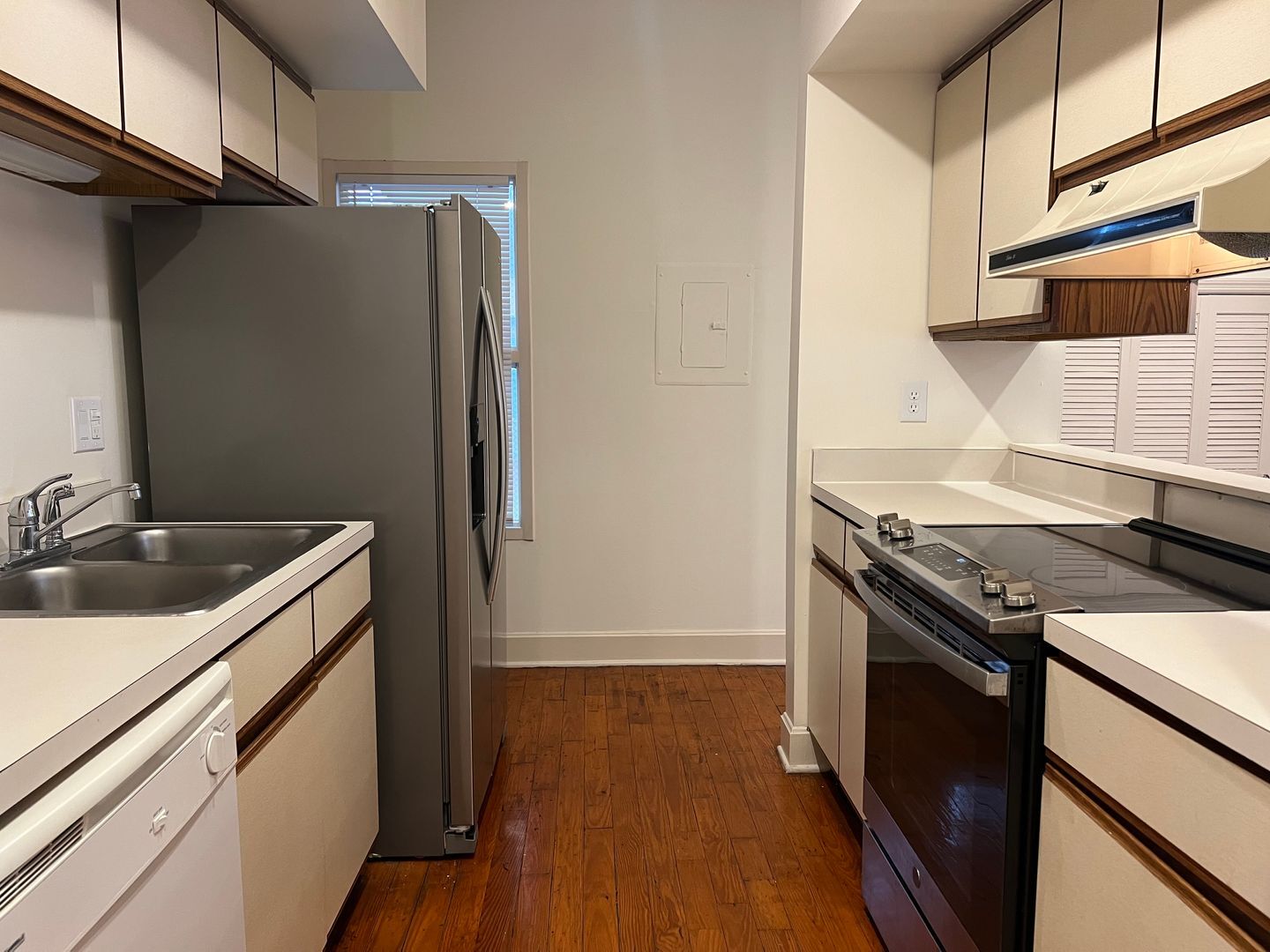 Interior Photo - 692 N High St