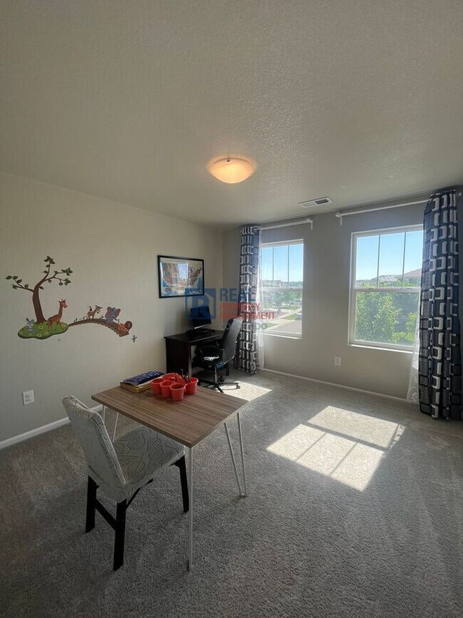 Building Photo - 13621 Crane Ct