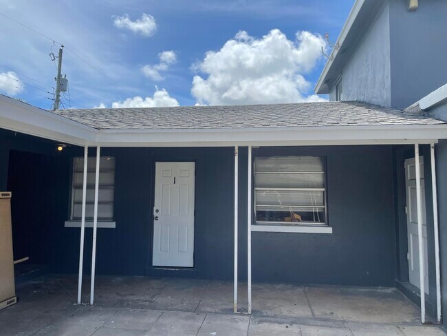 Building Photo - 131 E 27th St