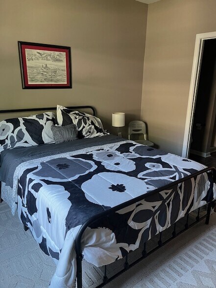 Building Photo - 1300 Park W Blvd