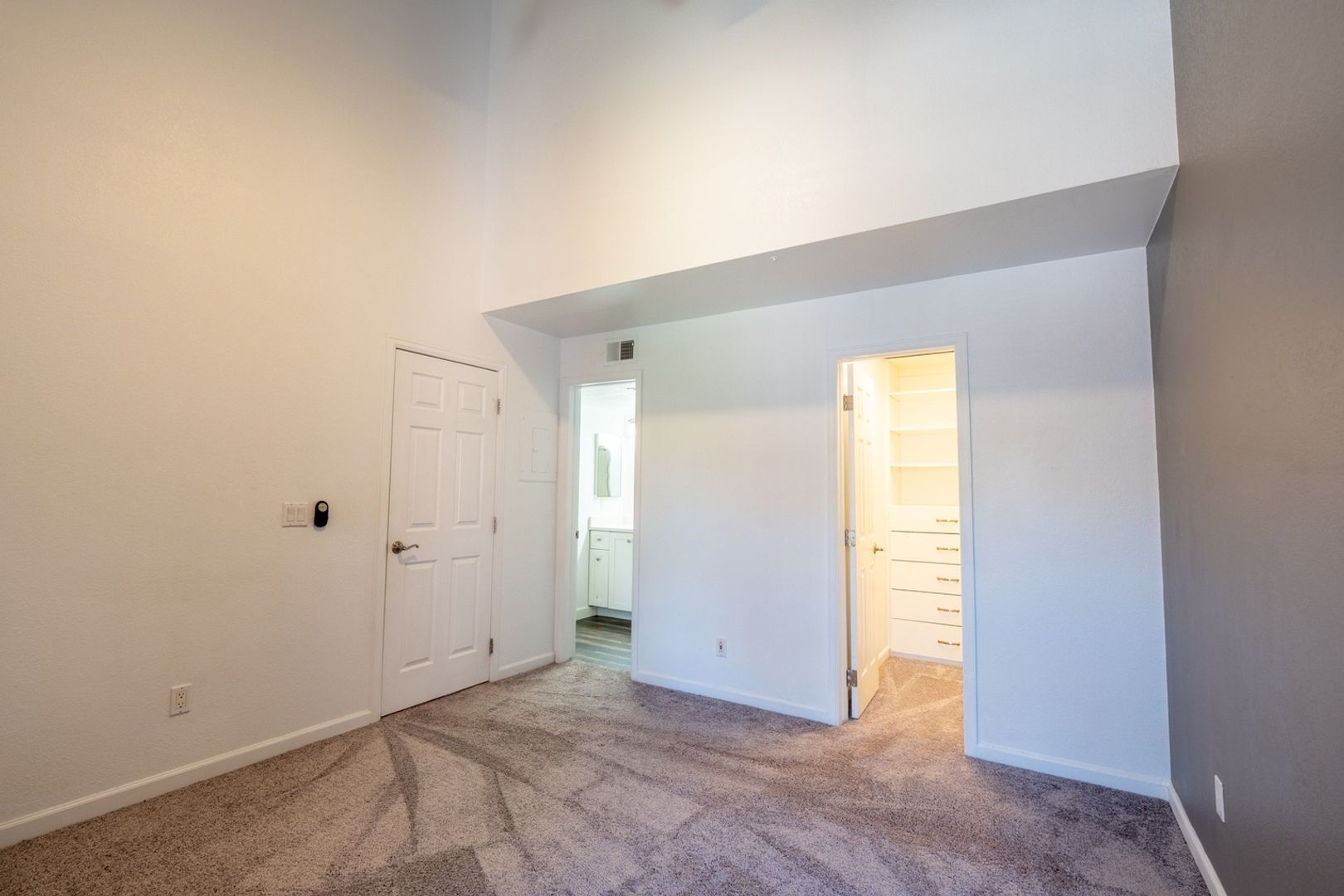 Building Photo - 4943 S Carson St